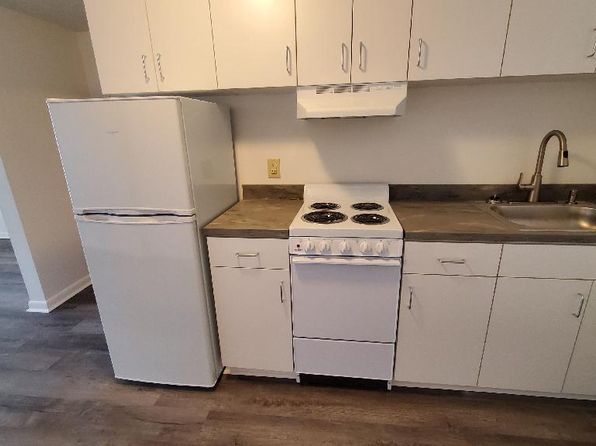 937 N Main St Room 11