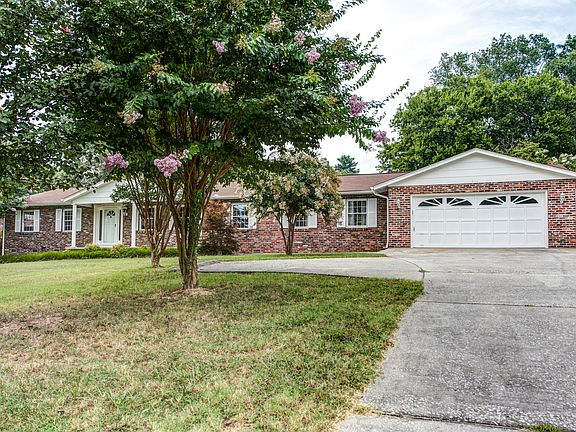 2nd image of 505 E Meadecrest Dr