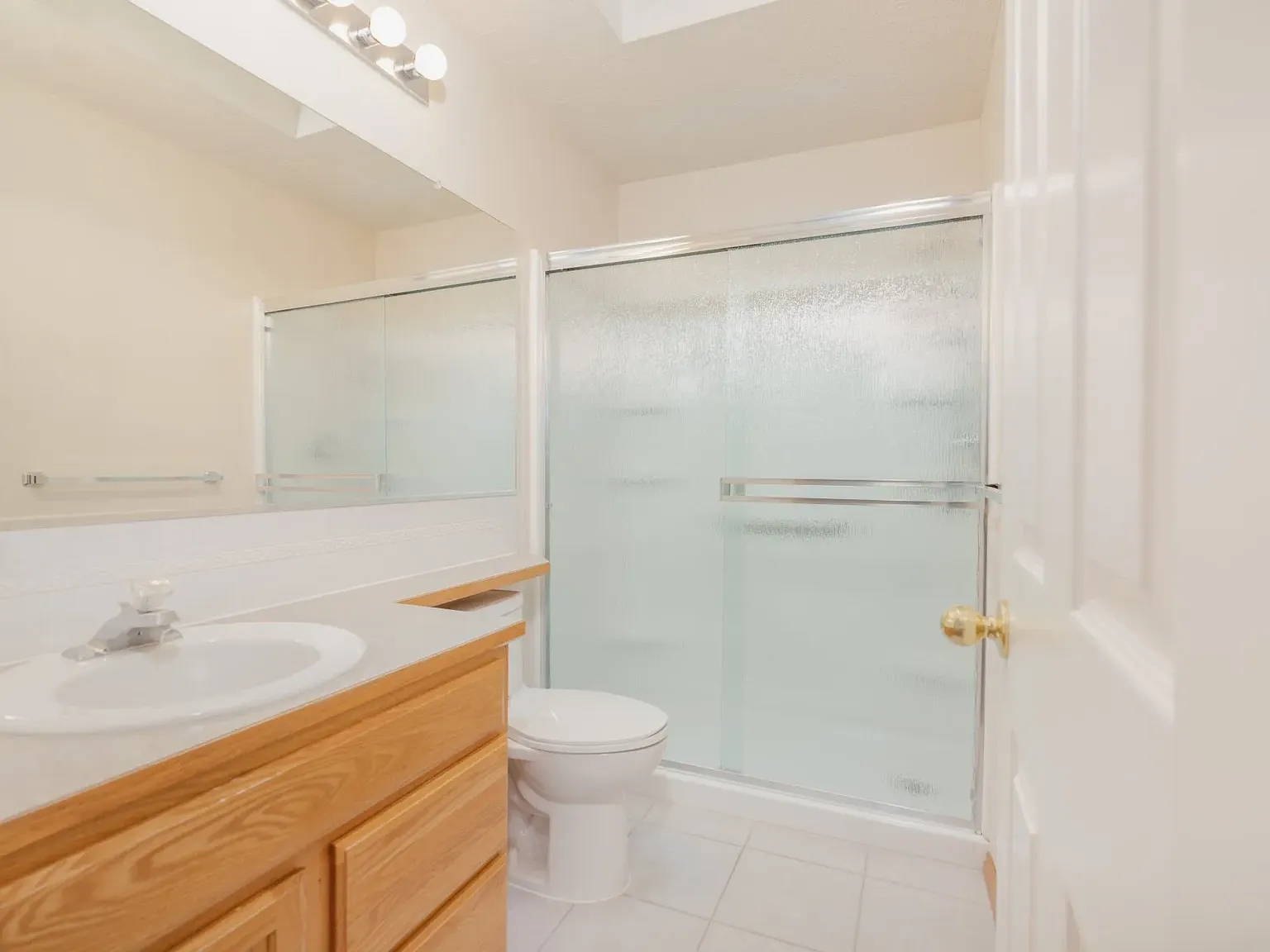 4 bed, 2300 sqft, $4,000 — Photo 4