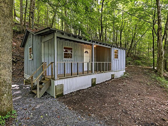 3rd image of 225 Coys Cove Ln