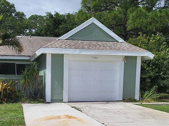 2nd image of 1386 SE Rivergreen Circle