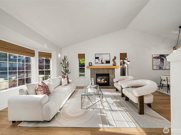 5th image of 11605 218th Avenue Ct E
