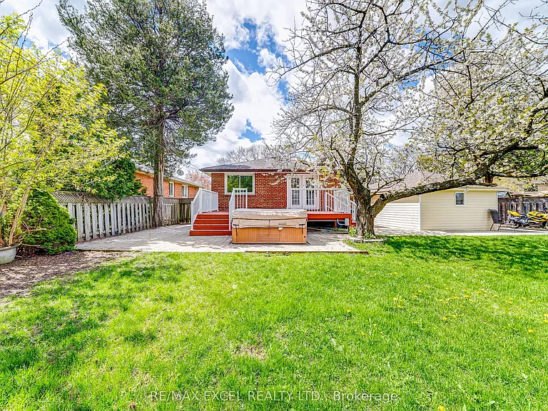 51 Tordale Cres — Photo 4