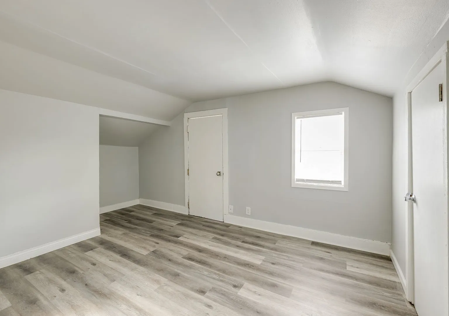 231 W Follett St — Photo 2