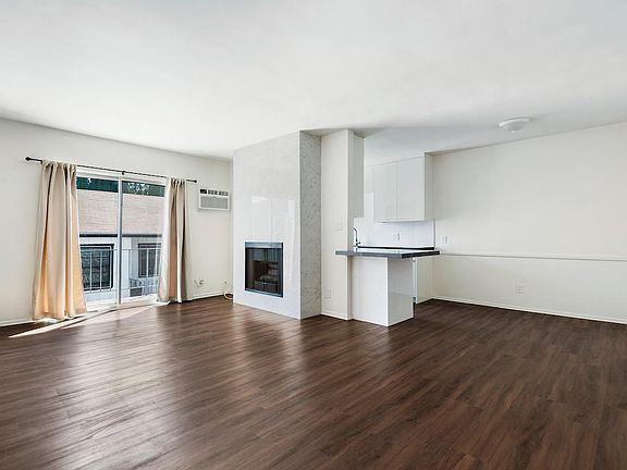 2nd image of 550 N Croft Ave APT 8
