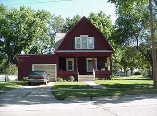 607 G St, Burwell, NE 68823