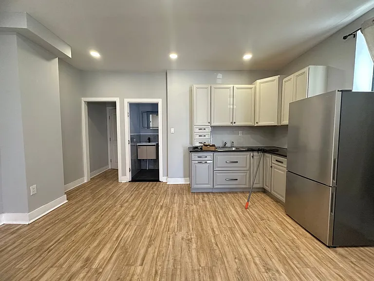 1713 S 22nd st — Photo 2