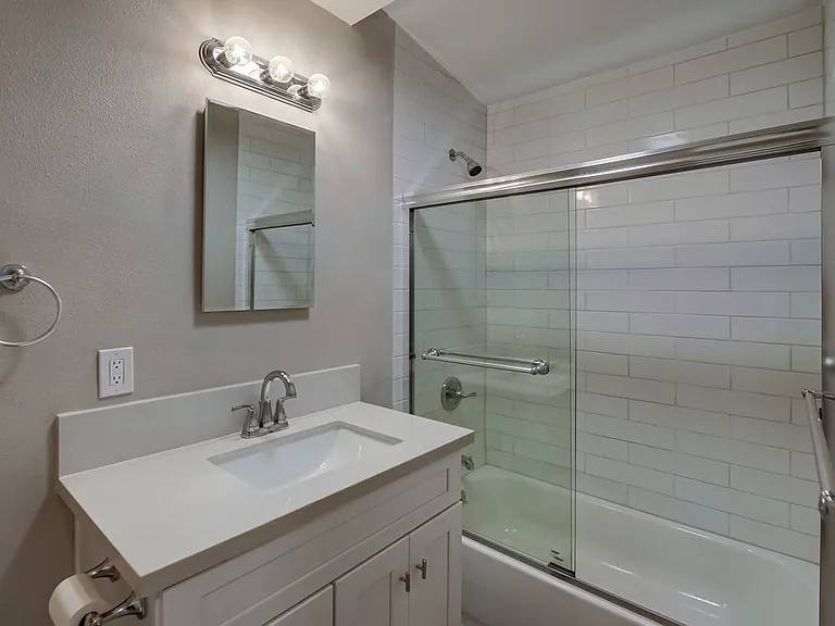 4018 Fond Du Lac Ave — Photo 12