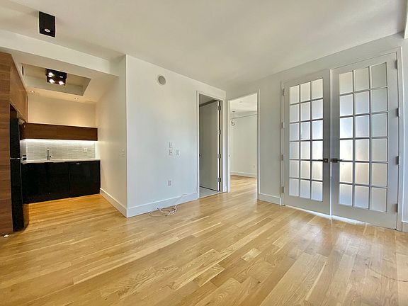 5th image of 69 Ten Eyck St #2P