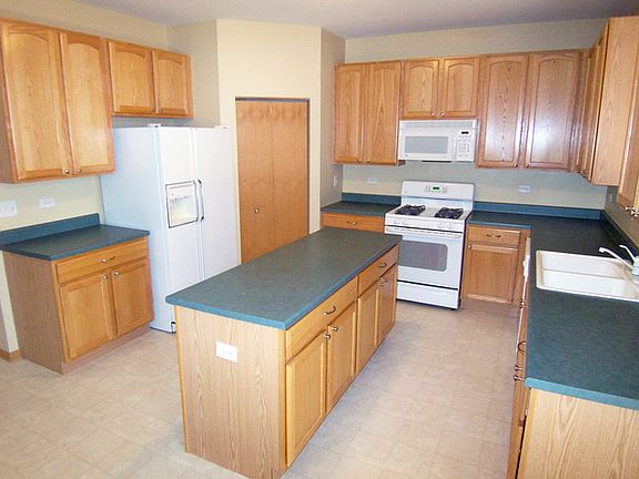 2nd image of 2070 Lily Pond Ln