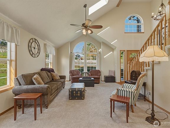 4th image of 440 N Maple Hill Road
