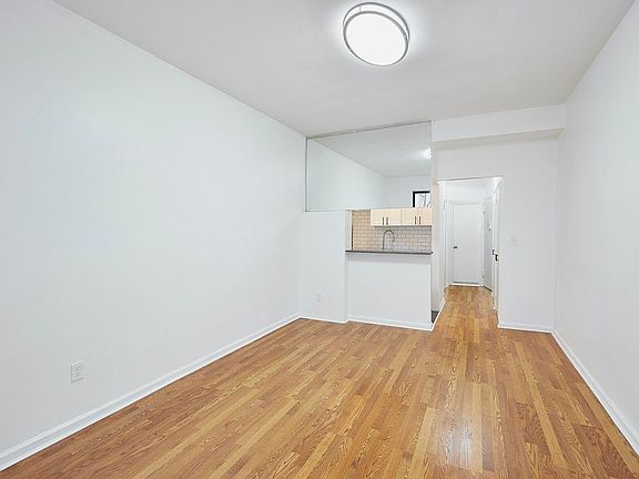 3rd image of 405 E 82nd St APT 1B