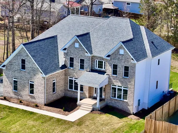 20285 Redrose Dr, Sterling, VA 20165