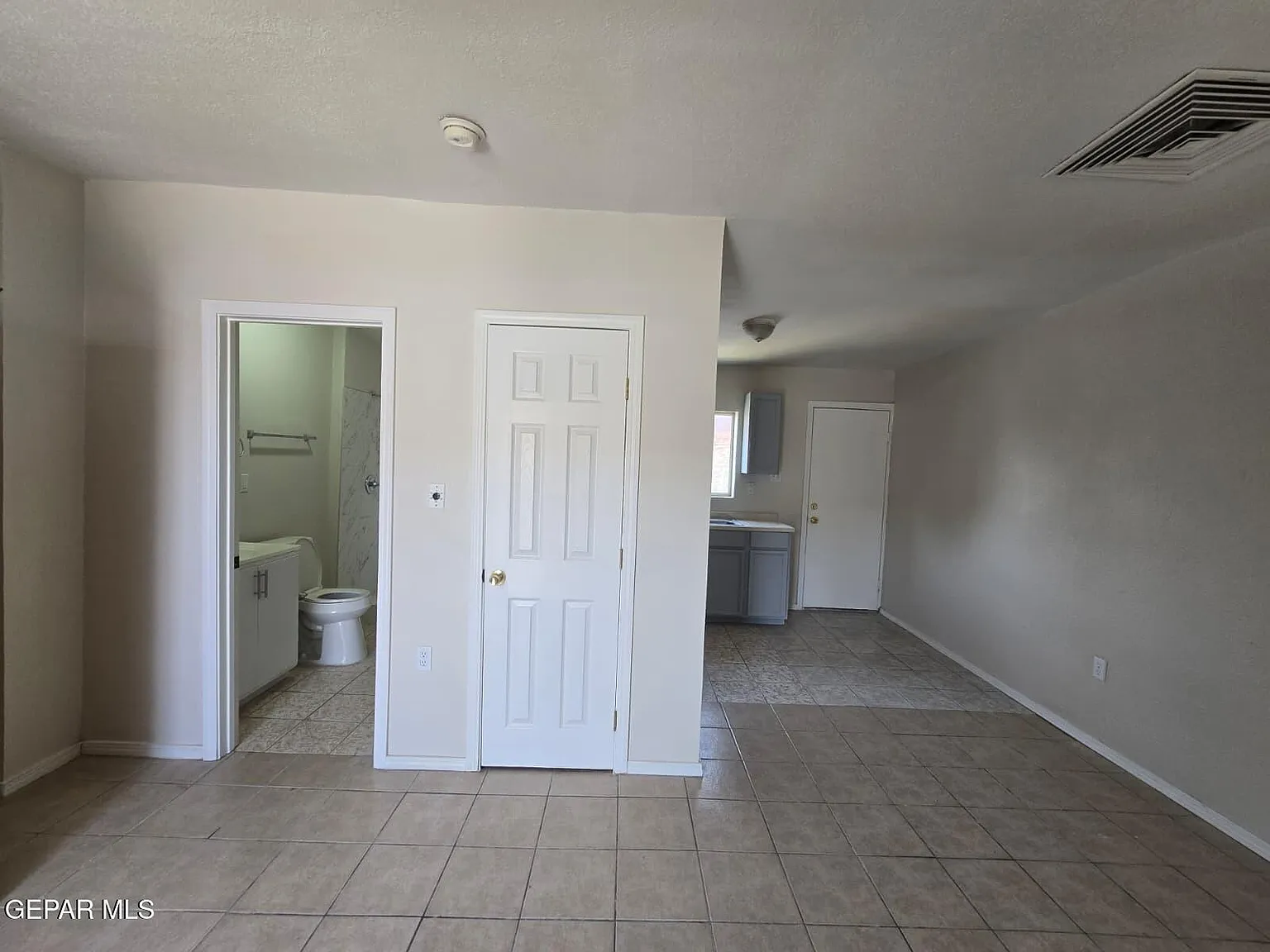 1 bed, 1.0 bath, 300 sqft, $650 — Photo 3