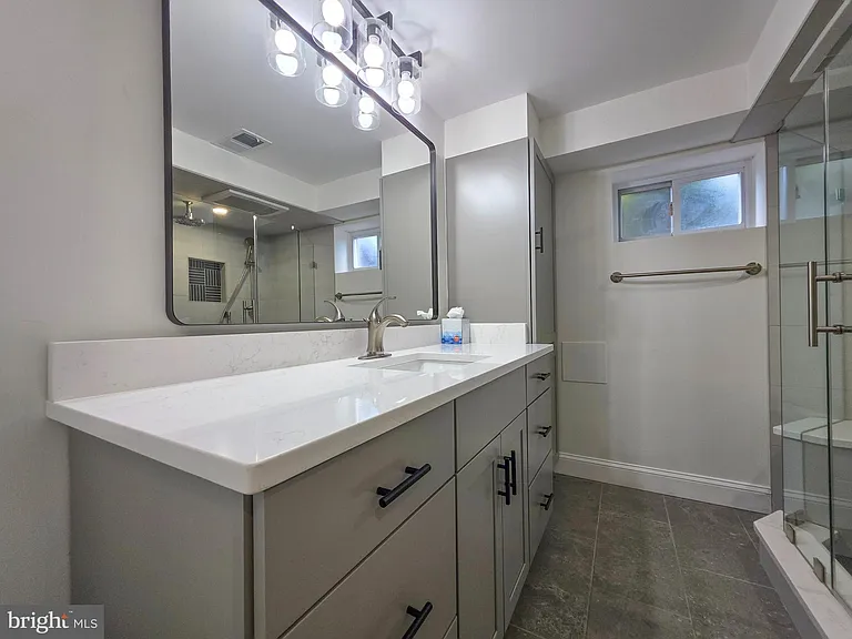 5921 Arlington Blvd — Photo 30
