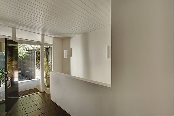 4th image of 3141 Hollyridge Dr
