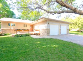 2022 W 37th St, Kearney, NE 68845