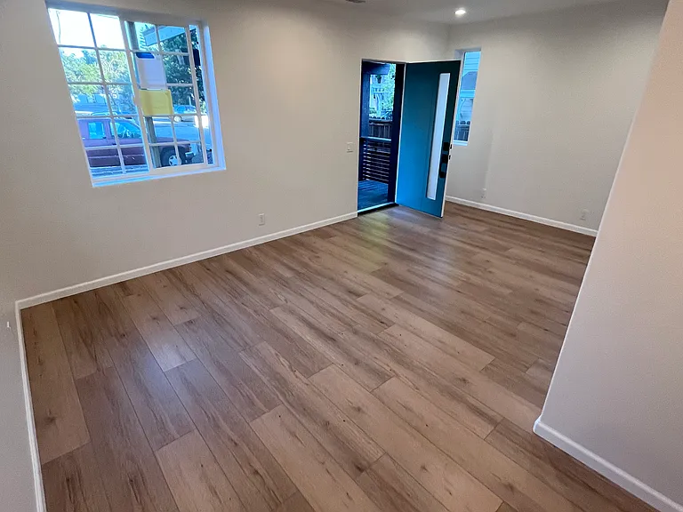 116 W Micheltorena St — Photo 2