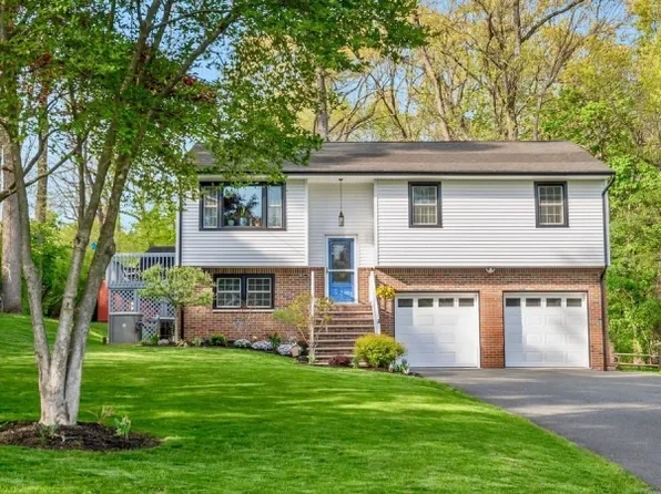 33 Lacey Ave, Long Hill Twp., NJ 07933