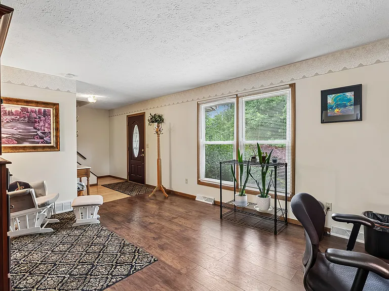 4702 Alger Rd — Photo 8