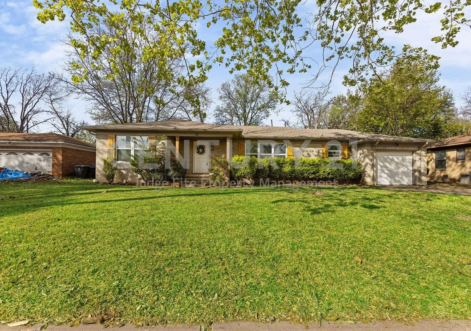 You're Going to LOVE This Tastefully Updated 3/2/1 in Waco! — Photo 1