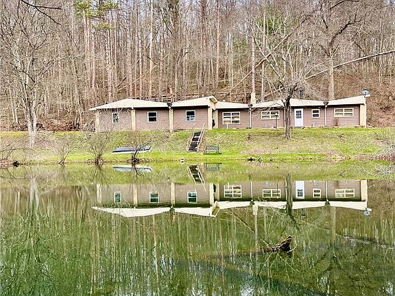 3rd image of 258 Sterling Rd