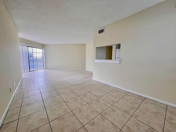 3rd image of 1820 N Congress Avenue #410