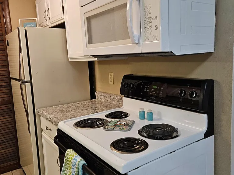 Kitchen, right side
