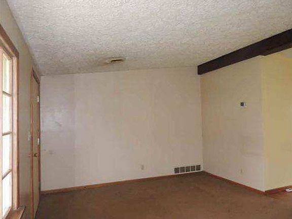 3rd image of 210 N Lincoln Ave
