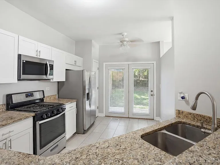 3044 Waters Edge Cir — Photo 4