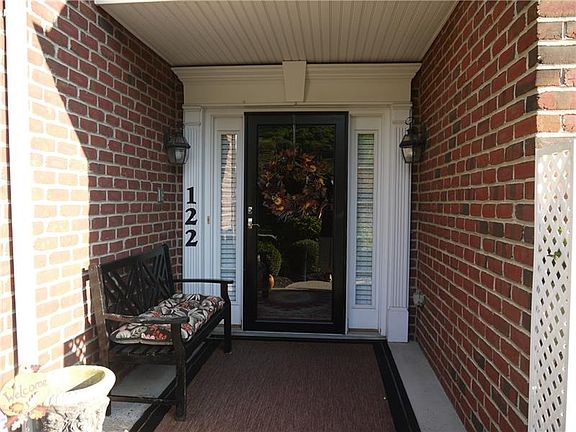 3rd image of 122 Brighton Dr