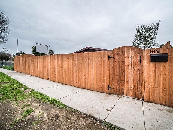 4th image of 14468 Polk St
