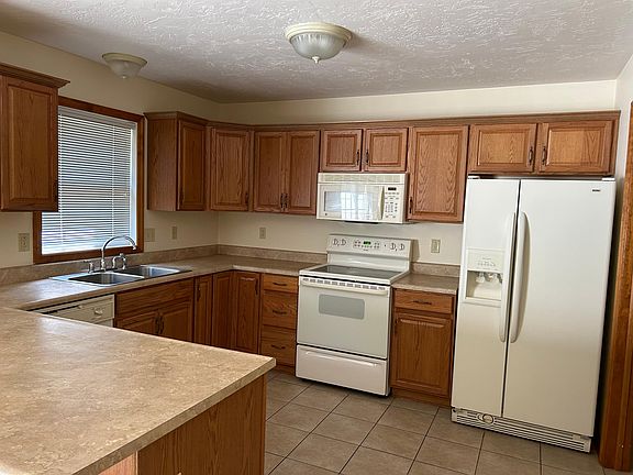 5th image of 107 Park Ln #107