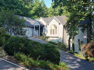 135 Poplar Loop Dr, Flat Rock, NC 28731