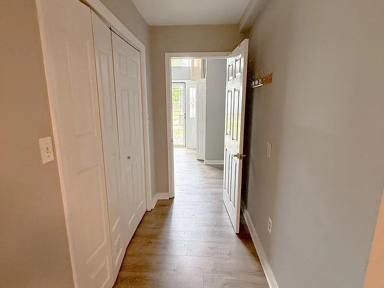 9424 Sea Breeze Ct — Photo 3