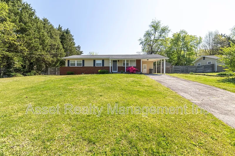 3 bed, 1.0 bath, 1125 sqft, $1,895 — Photo 4