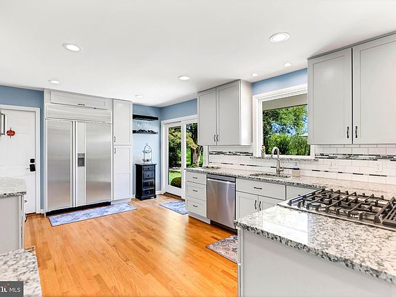 4th image of 110 Meriden Dr