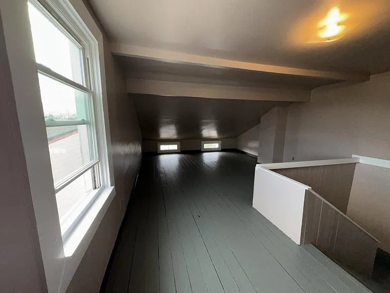 1014 Considine Ave — Photo 11