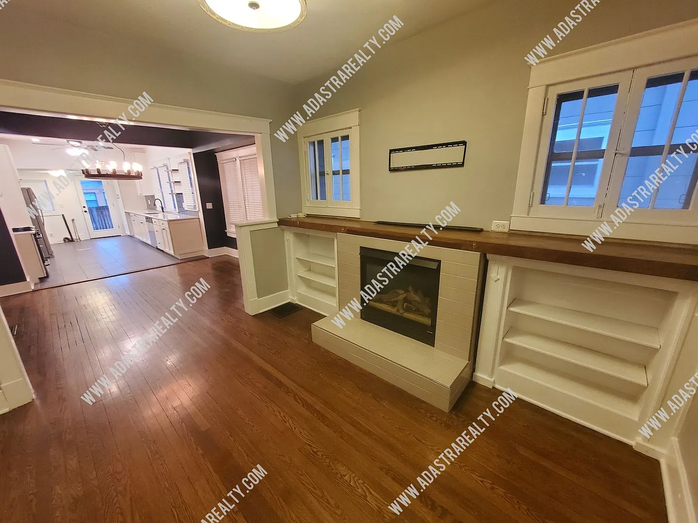 Beautiful Home in West Plaza-Available in AUGUST!! — Photo 4