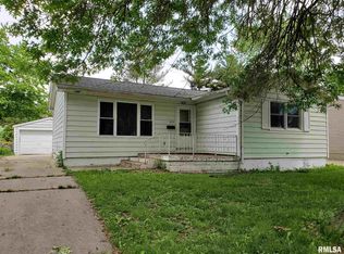 1924 Fairmont Dr, Springfield, IL 62702