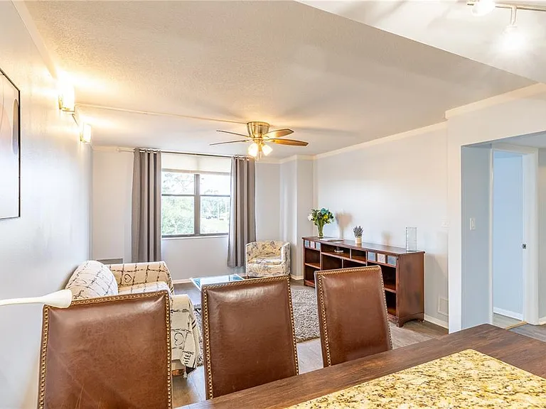 701 S Madison Ave #401 — Photo 17