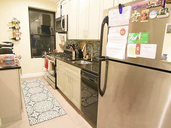 5th image of 2828 35th St APT 3G