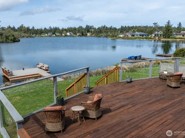 503 Duck Lake Drive SE, Ocean Shores, WA 98569