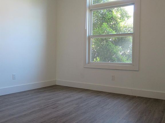 3rd image of 1048 Divisadero St