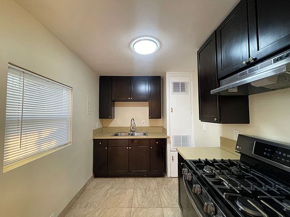 3rd image of 1009-1011 Western Ave #G