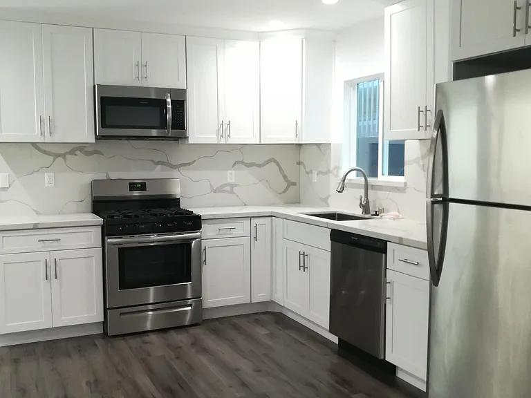 15238 Runnymede St — Photo 5