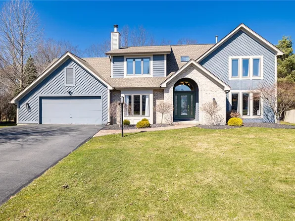 102 Loganberry Ln, Rochester, NY 14612