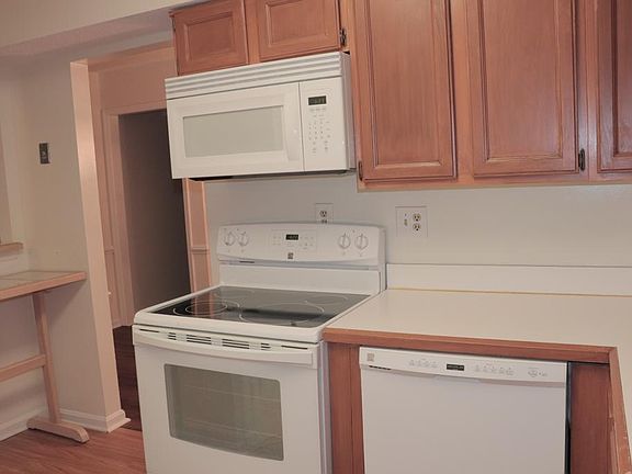 2nd image of 3121 Patrick Henry Dr APT 335