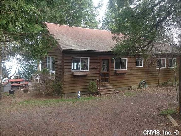 2nd image of 37 Blackstone Bay Rd