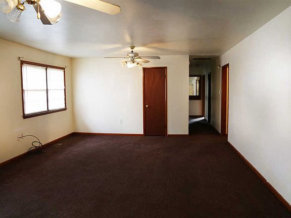 5th image of 702 W 32nd Ave